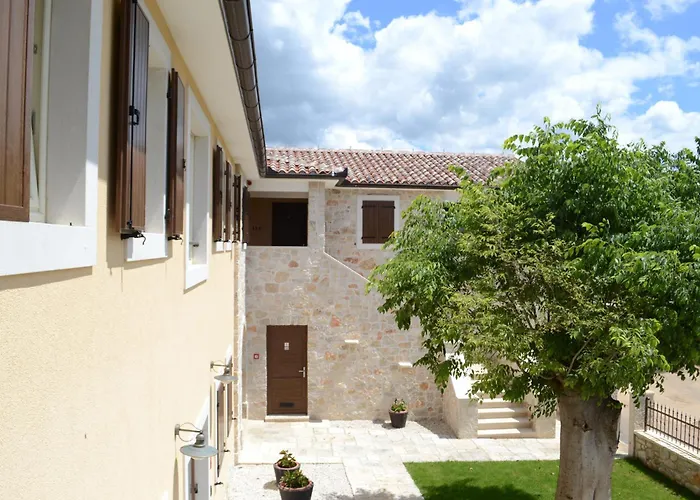 Daniela לינה וארוחת בוקר